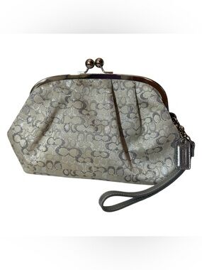 Vintage Coach Optic Signature Lurex Framed Kisslock Wristlet/Clutch 🤍🩶